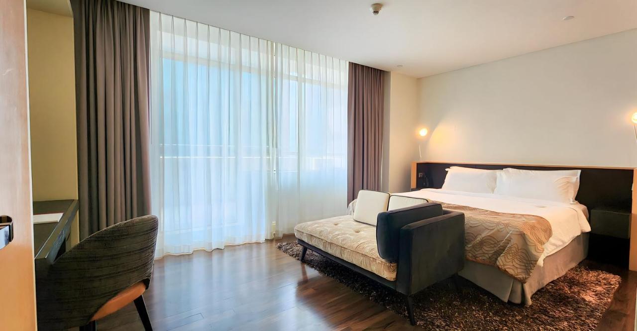 Ascott Raffles Place Singapur Exterior foto A bedroom at the hotel