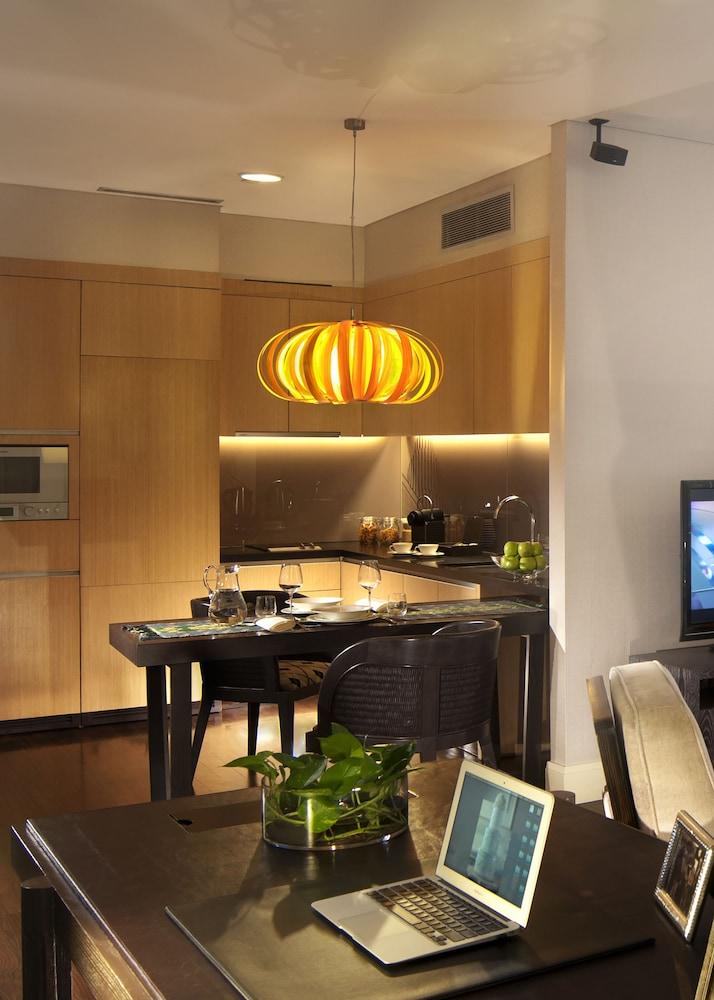 Ascott Raffles Place Singapur Exterior foto A pendant light