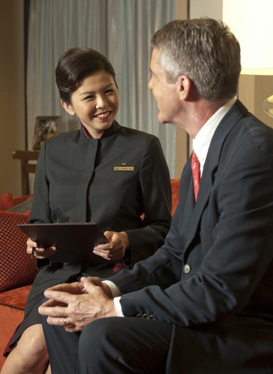 Ascott Raffles Place Singapur Exterior foto A Thai hotel manager