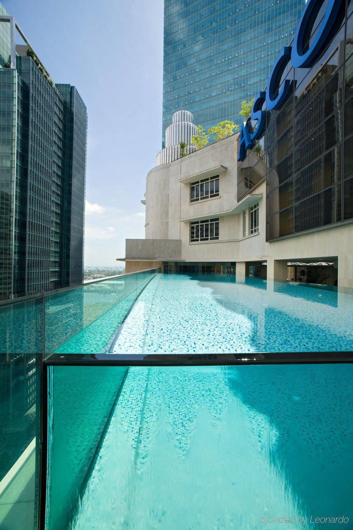 Ascott Raffles Place Singapur Exterior foto Infinity pool at The Residences at Greenbelt