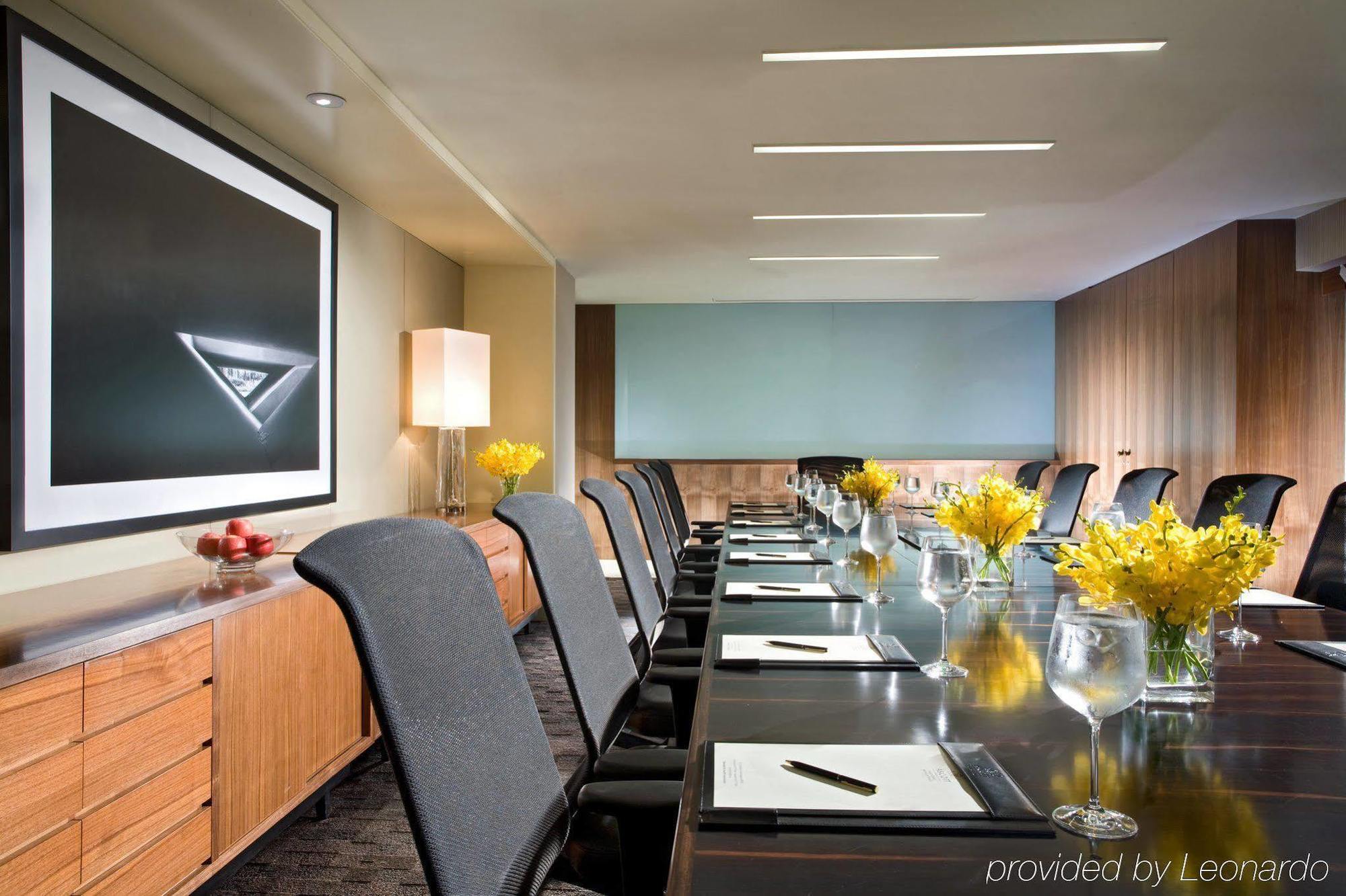 Ascott Raffles Place Singapur Exterior foto Meeting room at the Westin