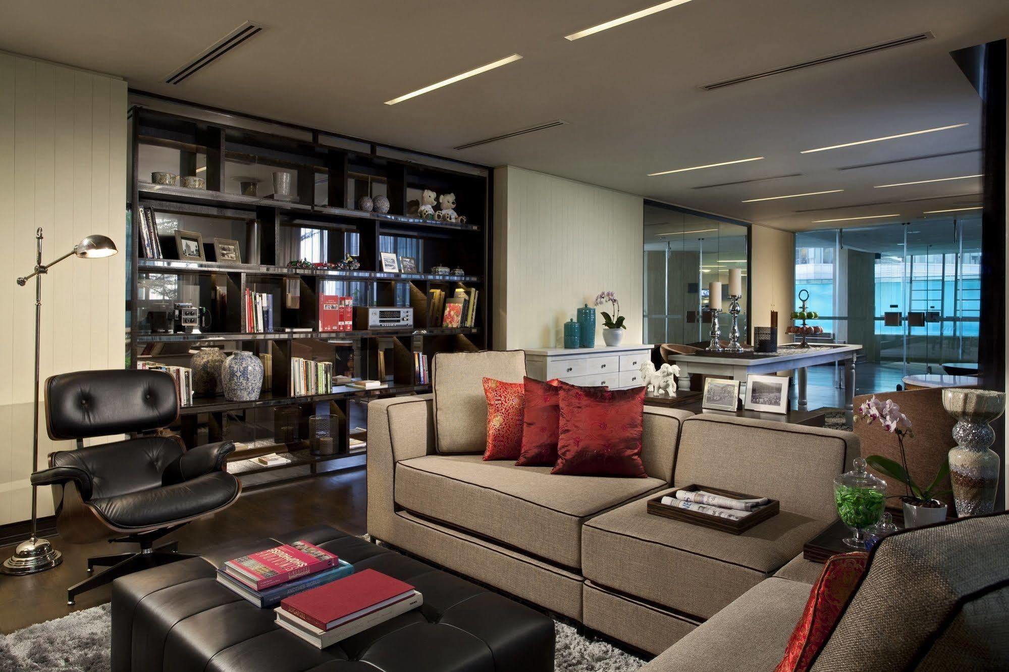 Ascott Raffles Place Singapur Habitación foto The interior of the office of the CEO of the company