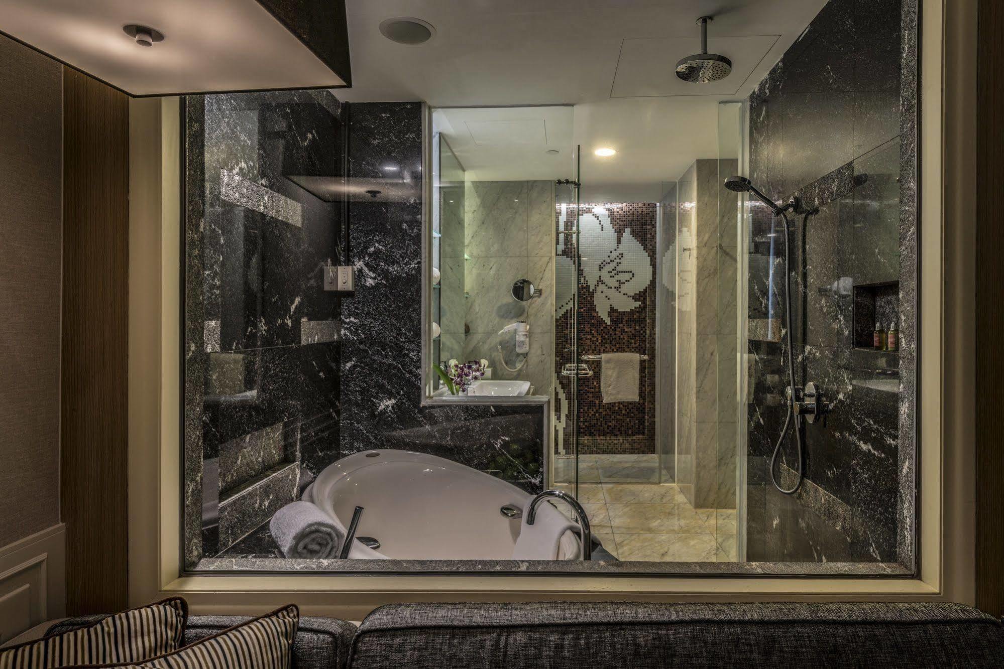 Ascott Raffles Place Singapur Exterior foto Bathroom